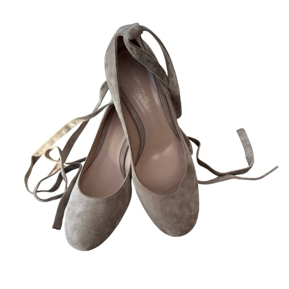 Luxury Gianvito Rossi Taupe Suede Ankle Strap Tie Pumps Size 37 US 7 Italian Des